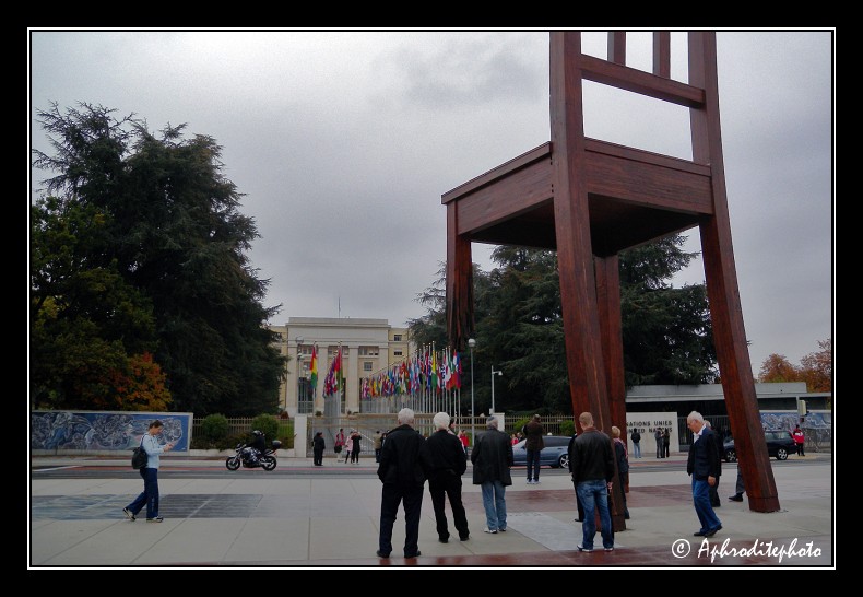 172 La place des Nations avec l entrée principale du bâtiment ONU